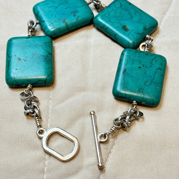 Green Howlite & silver toggle bracelet.  Large rectangular stones. - Picture 4 of 16